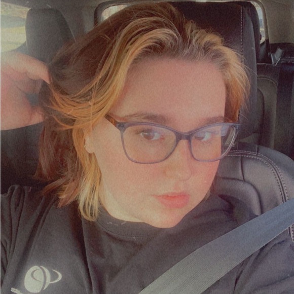 Meet your Posher, Lily - Picture 2 of 2